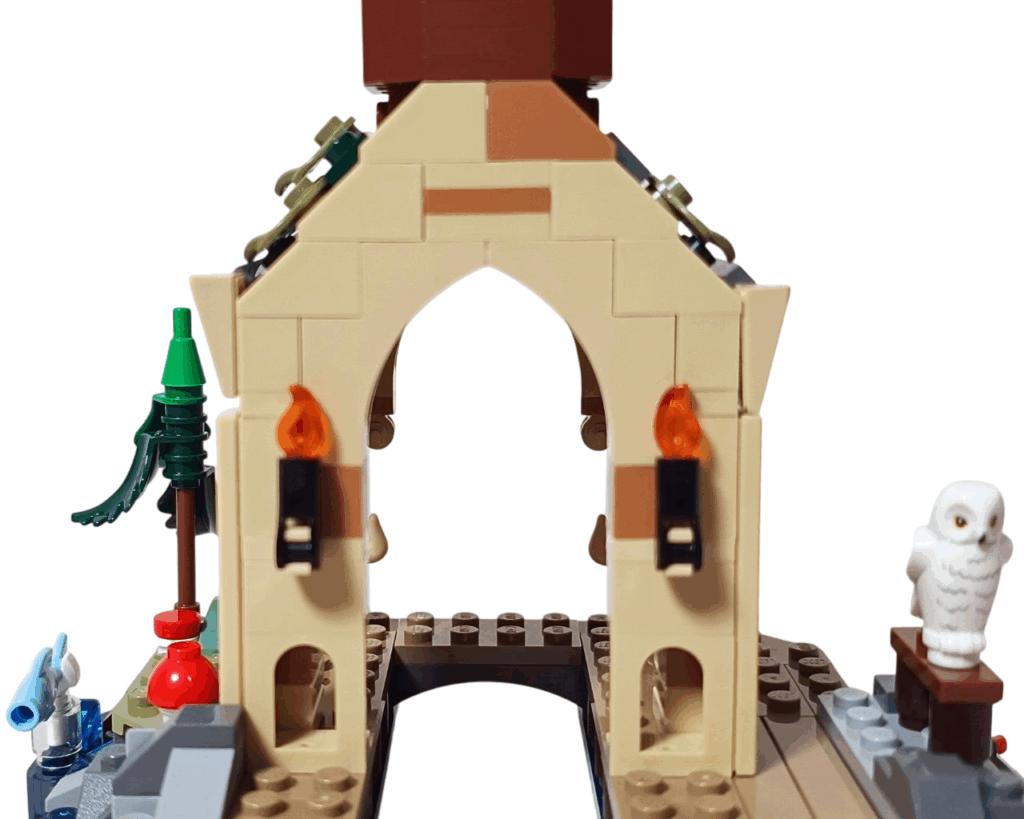 LEGO ボートハウスの壁(正面、松明パーツがついている)