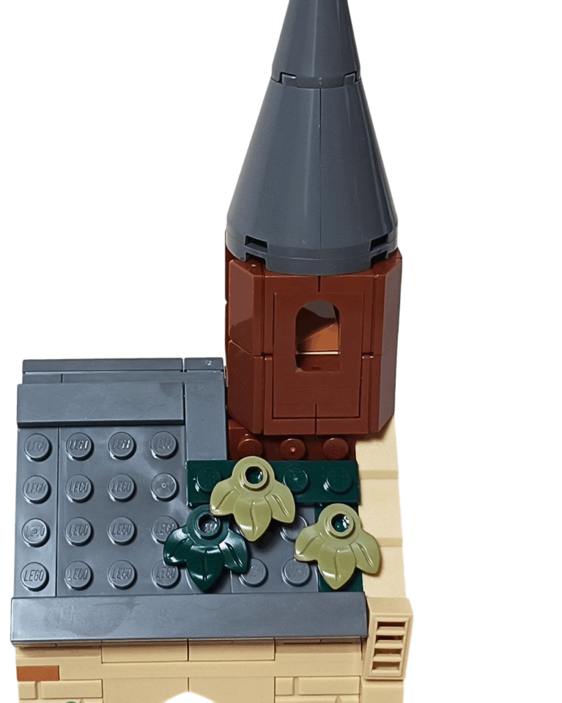 LEGOボートハウス屋根の側面(葉のパーツが付いている様子)