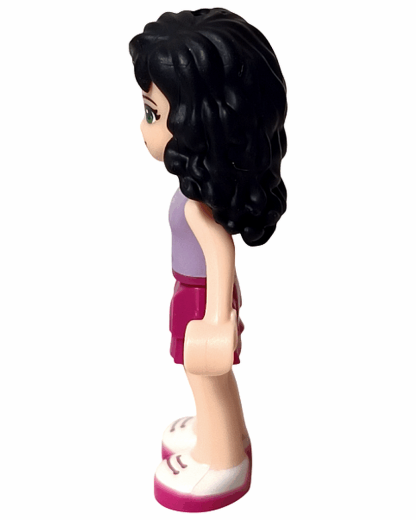 LEGO Friends 3931 ハッピープールサイド エマのミニドール左側。黒髪のウェーブヘアとラベンダーのトップスが見える横姿