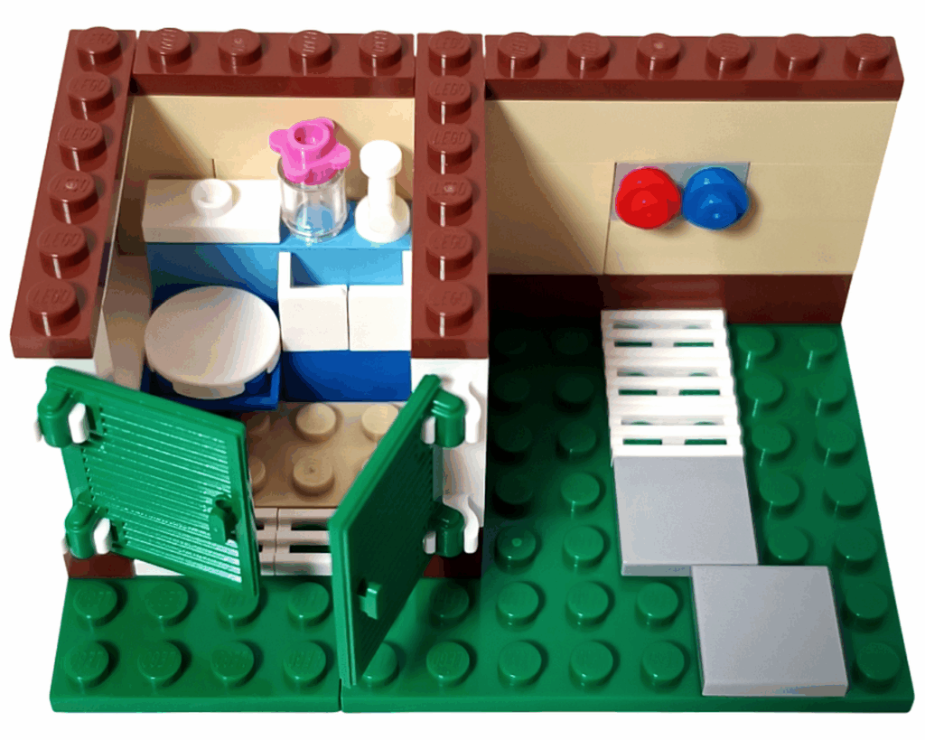 LEGO Friends 41008 スプラッシュプール トイレ完成。緑のドアと花の装飾がついている