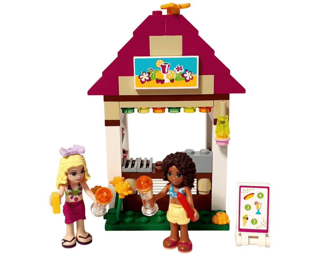 LEGO Friends 41008 スプラッシュプール 完成シーン。ミニドール2体がスナックバー前でドリンクを手にしている
