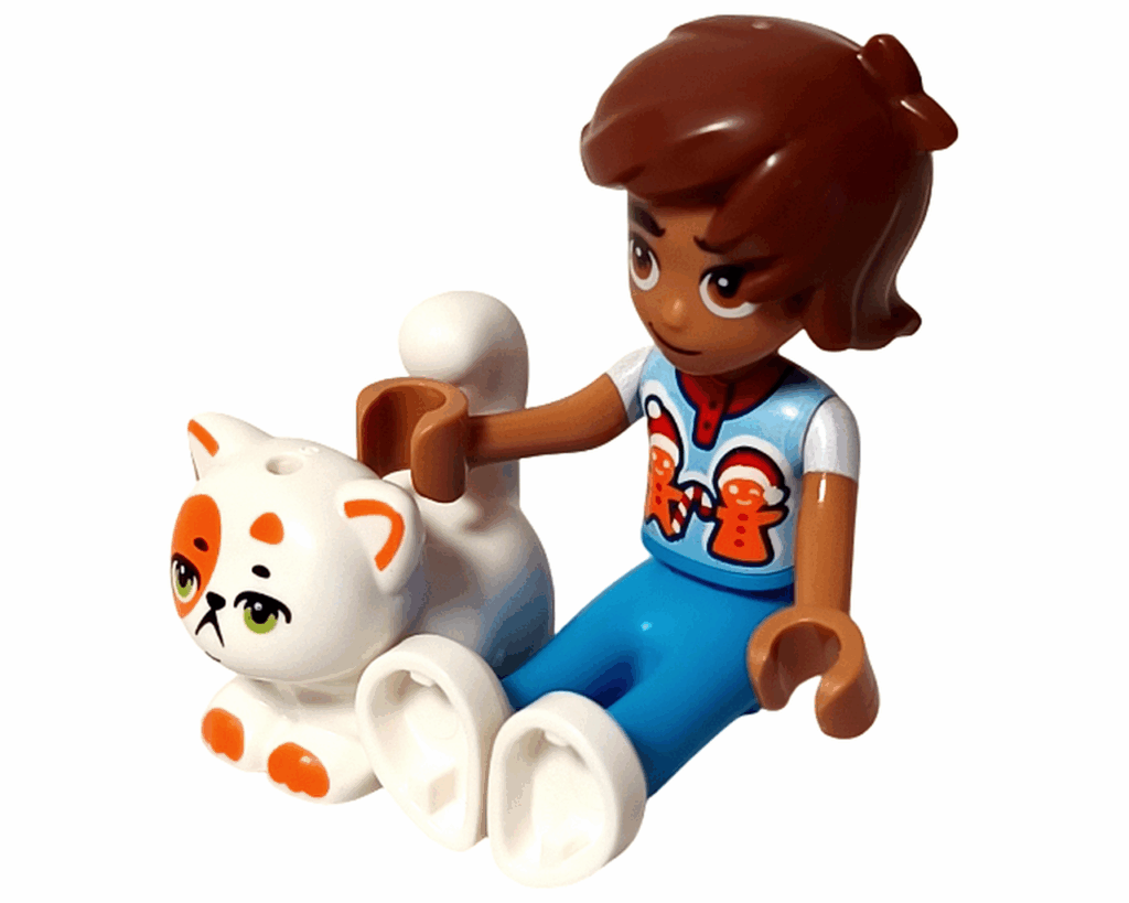 LEGO Friends 42668 レオが白いネコのチュロスをなでているシーン。青いパンツをはいたレオが床に座り、チュロスの背中に手を置いている。