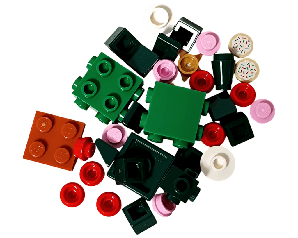 LEGO Friends 42668 21日目のパーツ一覧。グリーンのブロック、ピンクや赤の丸パーツ、クッキープリントパーツなど。