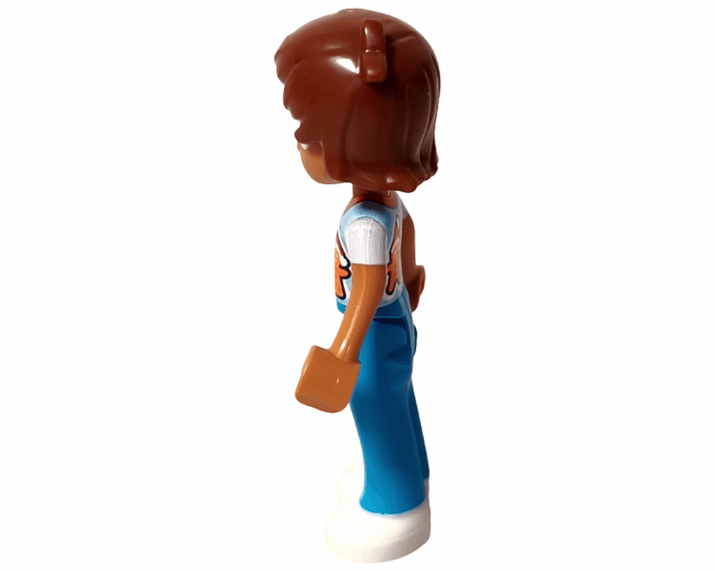 LEGO Friends 42668 レオ ミニドール左側。短くまとめたブラウンヘアと青いコーデが見える。